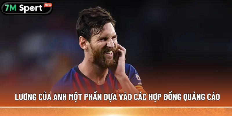 Lương của anh một phần dựa vào các hợp đồng quảng cáo